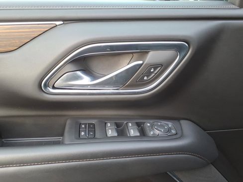 Used 2023 Chevrolet Suburban High Country image 11