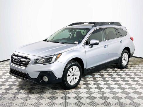 Used 2019 Subaru Outback 2.5i Premium image 3