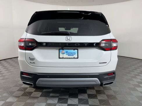 New 2025 Honda Pilot Touring image 9