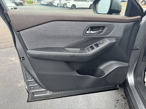 Used 2023 Nissan Rogue SV image 14