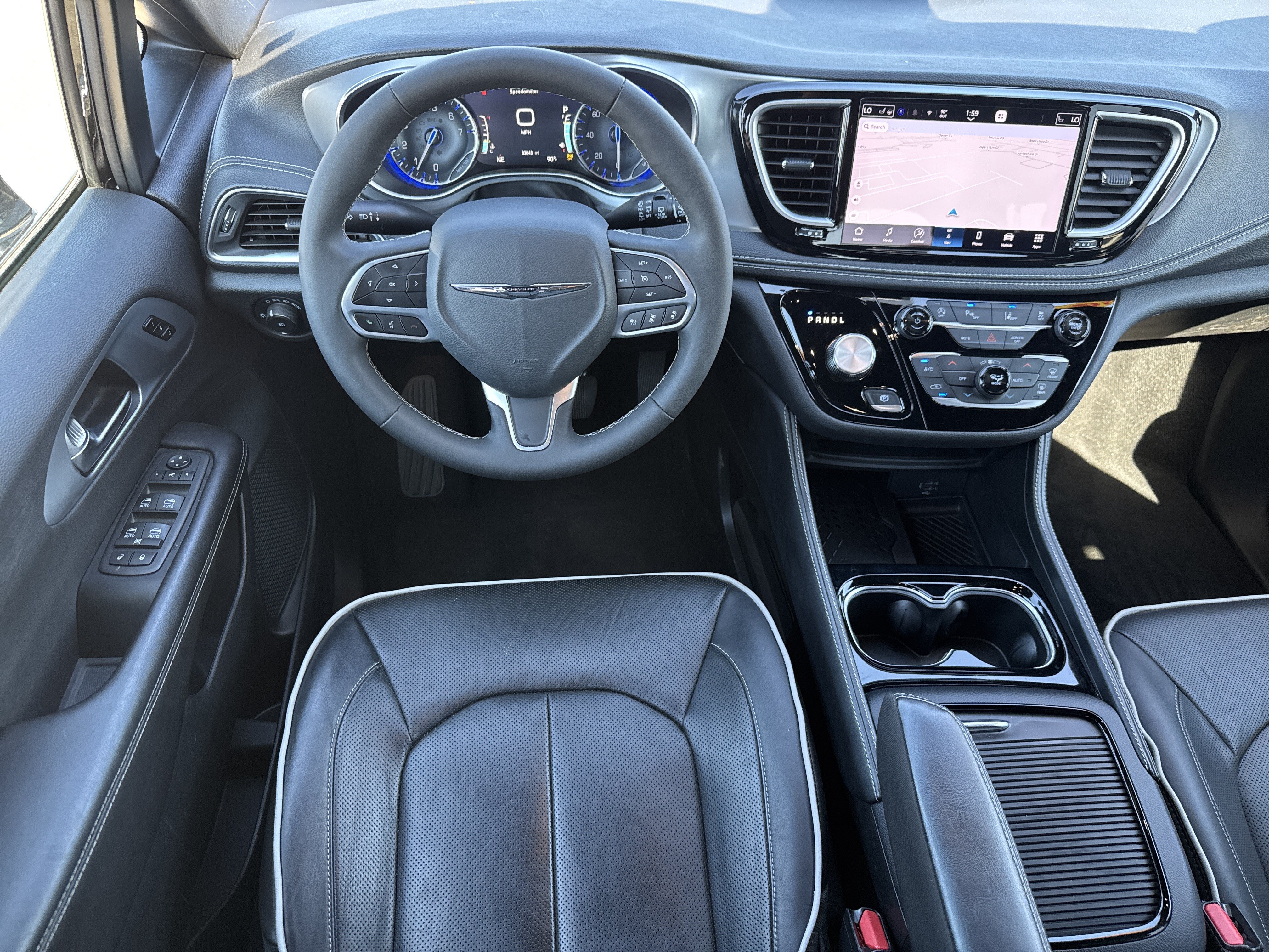 Used 2026 Chrysler Pacifica Limited FWD image 7