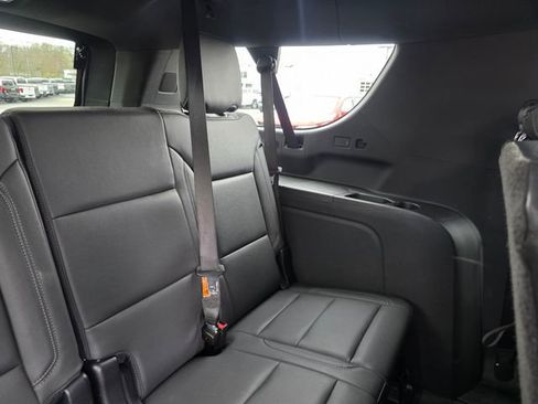 Used 2025 Chevrolet Suburban Z71 AWD/4WD image 16