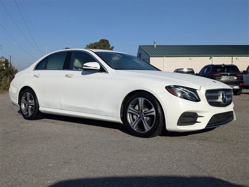 Used 2020 Mercedes-Benz E 350 Sedan image 2