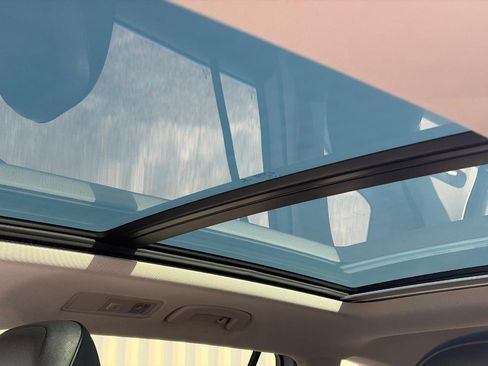 Used 2018 Volkswagen Tiguan SEL Premium FWD image 5