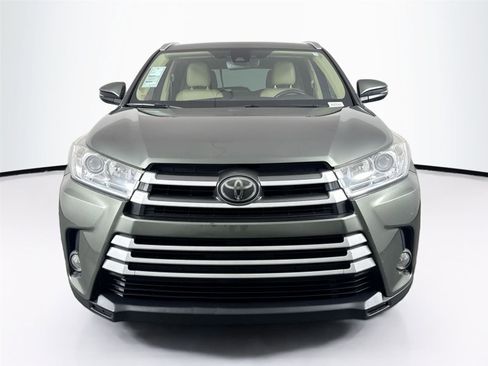 Used 2017 Toyota Highlander XLE FWD image 9