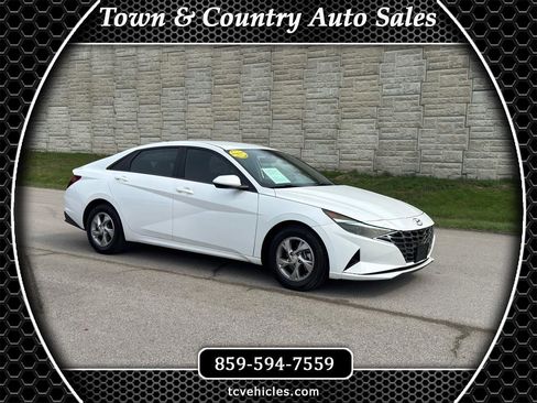 Used 2021 Hyundai Elantra SE image 1