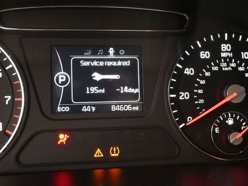 Used 2018 Kia Sorento LX image 18