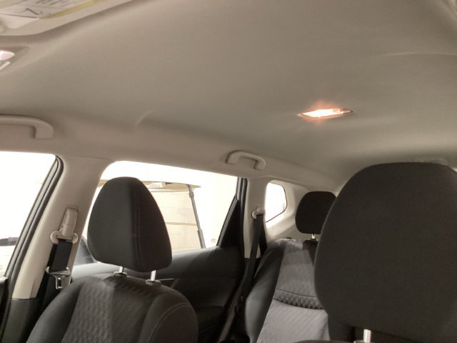 Used 2020 Nissan Rogue S FWD image 27