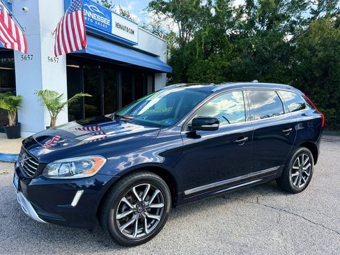 Used 2017 Volvo XC60 T6 Dynamic w/ Preferred Option Package AWD/4WD image 14