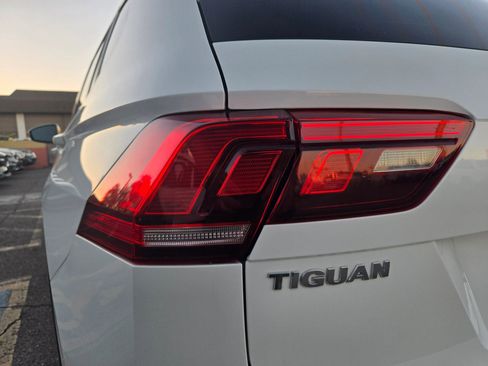 Used 2018 Volkswagen Tiguan S image 29