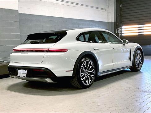 Certified 2022 Porsche Taycan 4 Cross Turismo image 17