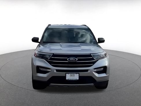 Used 2023 Ford Explorer XLT w/ Equipment Group 202A image 4