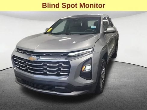 Used 2025 Chevrolet Equinox LT AWD/4WD image 4