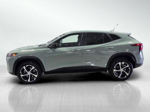Used 2024 Chevrolet Trax RS FWD image 4