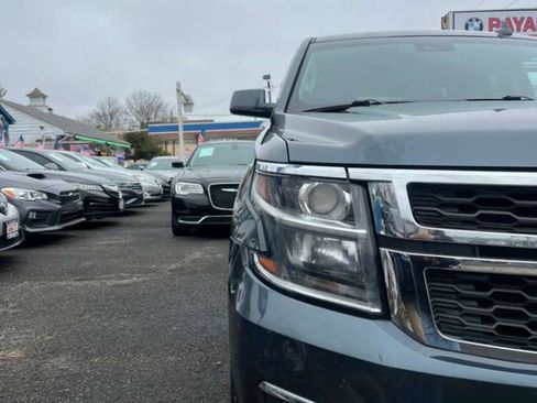 Used 2019 Chevrolet Tahoe LT w/ Luxury Package image 2