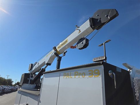 New 2024 Ford F550 4x4 SuperCab Super Duty image 8