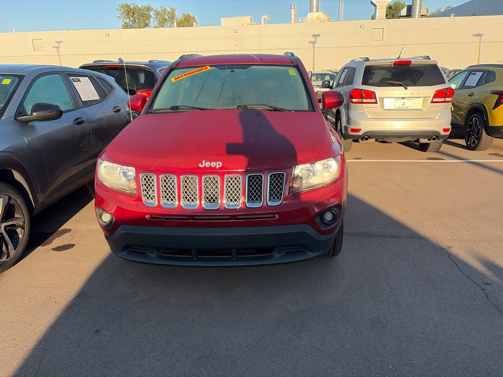 Used 2014 Jeep Compass Latitude FWD image 2