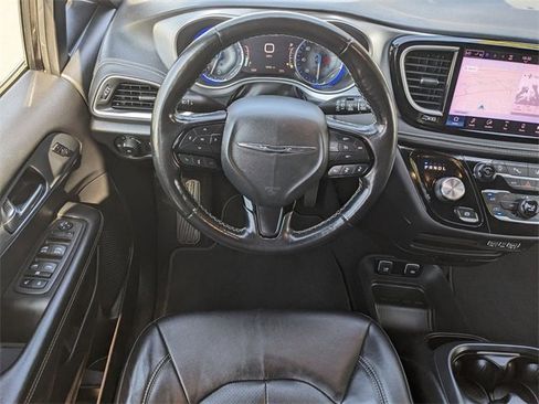 Certified 2021 Chrysler Pacifica Touring-L w/ S Appearance Package image 11