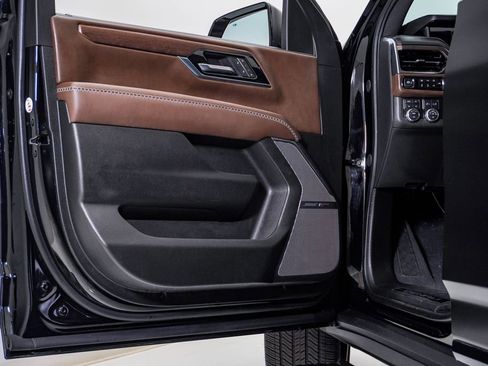 Used 2025 GMC Yukon Denali Ultimate AWD/4WD image 35