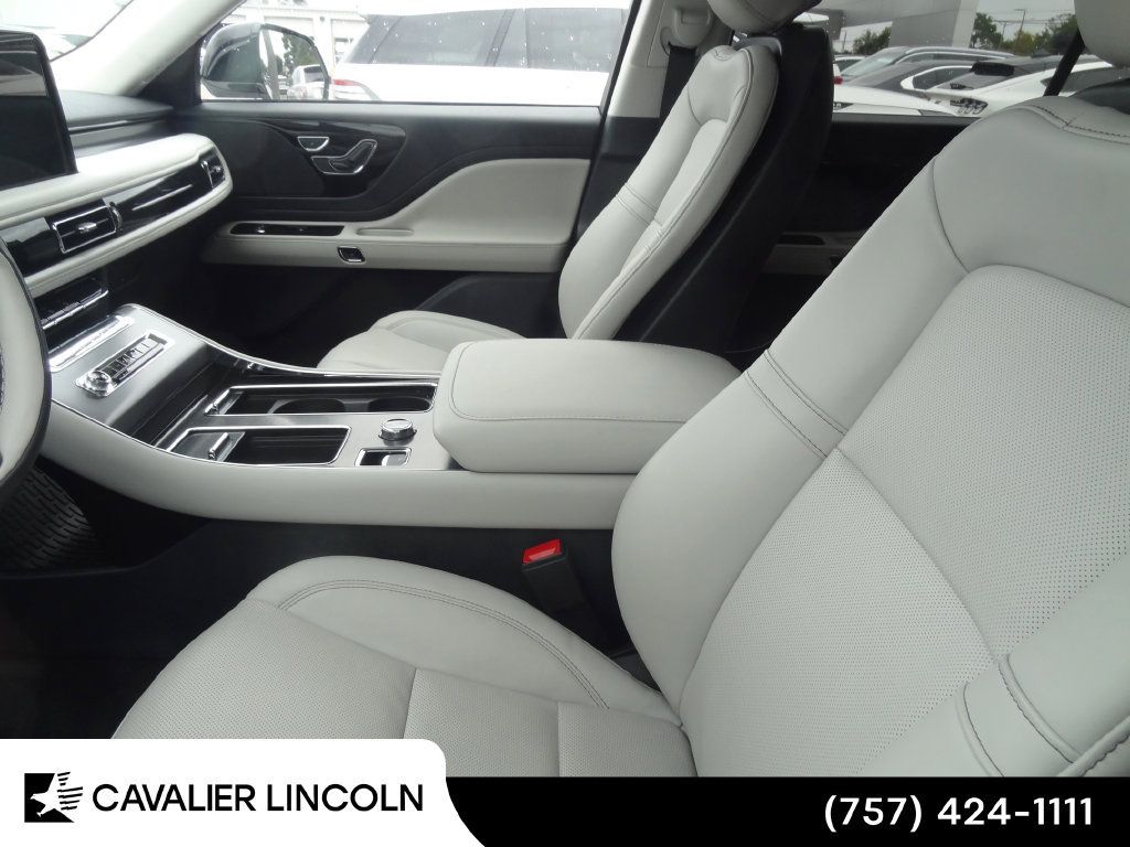 Used 2026 Lincoln Aviator AWD image 7