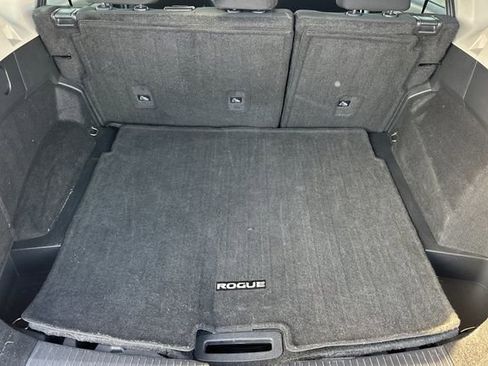 Used 2023 Nissan Rogue S image 17