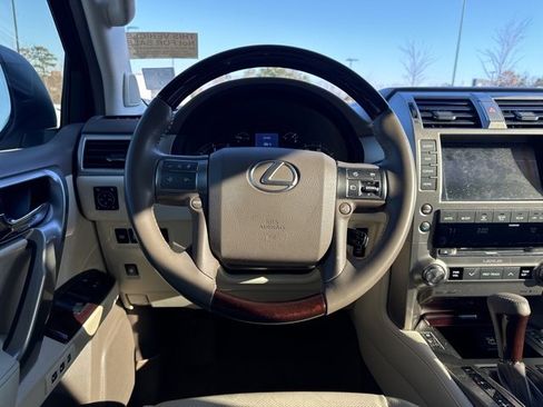 Used 2015 Lexus GX 460 image 12