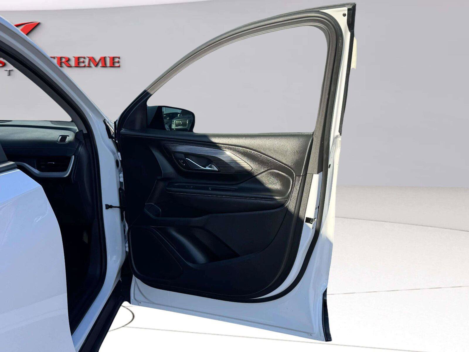 Used 2024 GMC Terrain SLE FWD image 39
