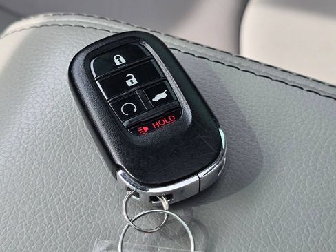Used 2025 Honda Pilot Touring image 36