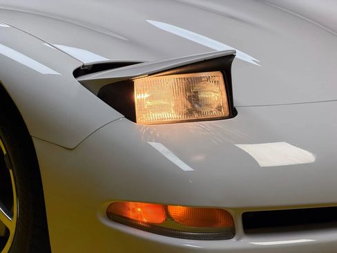 Used 2002 Chevrolet Corvette Coupe w/ Preferred Equipment Group2 image 10