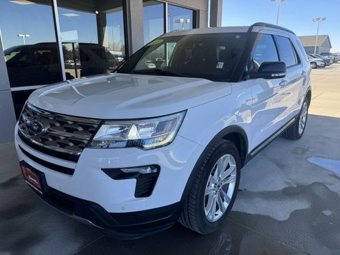 Used 2018 Ford Explorer XLT w/ Equipment Group 202A image 2