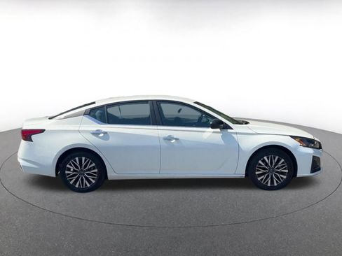 Used 2025 Nissan Altima 2.5 SV FWD image 16
