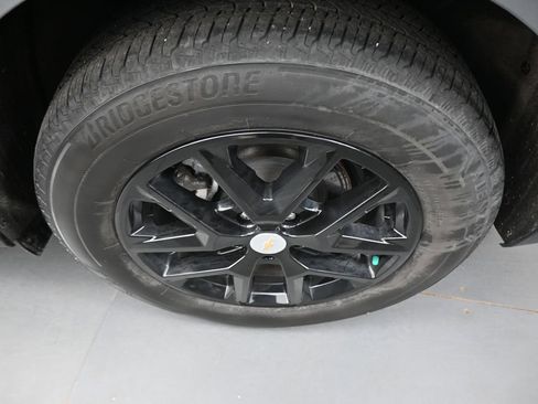 Used 2023 Chevrolet Equinox LS w/ LS Convenience Package AWD/4WD image 9