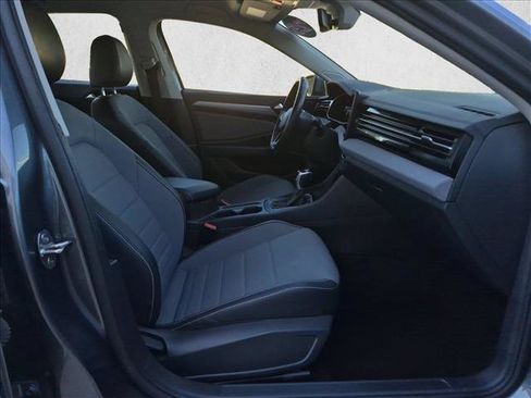 Used 2025 Volkswagen Jetta SE FWD image 19