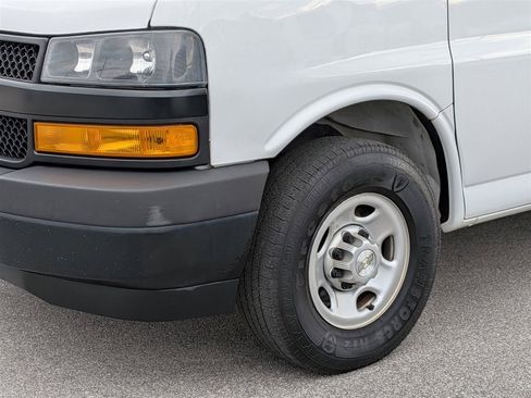 Used 2021 Chevrolet Express 3500 w/ Driver Convenience Package image 9