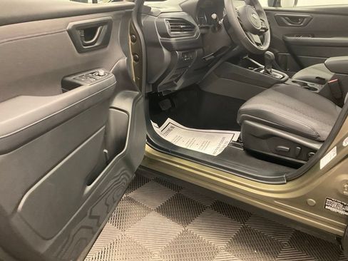 Used 2025 Subaru Forester Premium AWD/4WD image 8