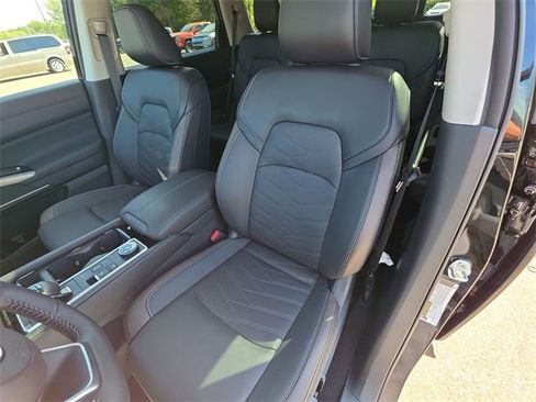 Used 2025 Nissan Pathfinder Platinum w/ Cargo Package image 11