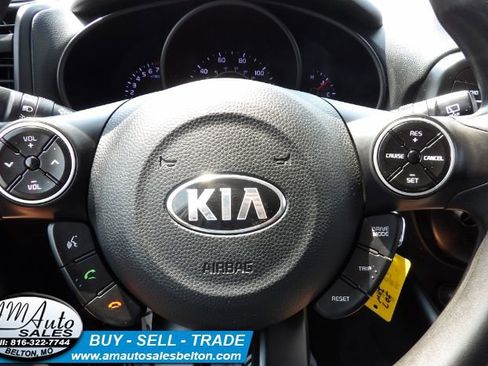Used 2019 Kia Soul + image 11