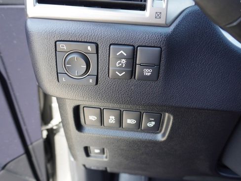 Used 2021 Lexus GX 460 Premium w/ Premium Package AWD/4WD image 21