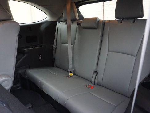 Used 2021 Toyota Highlander XLE image 29