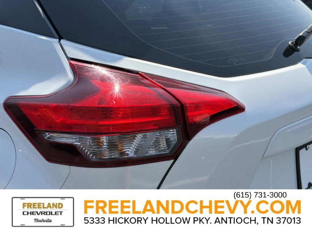 Used 2020 Nissan Kicks SR w/ SR Premium Package FWD image 12