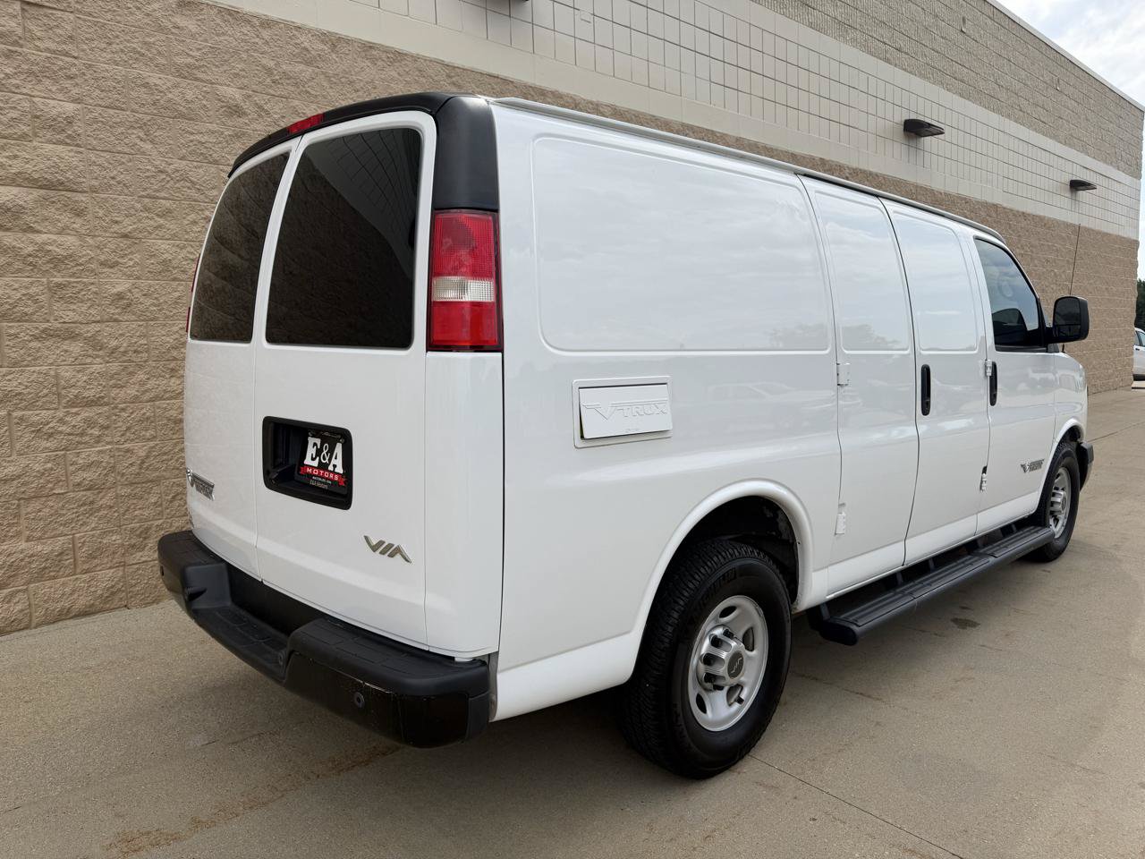 Used 2015 Chevrolet Express 2500 RWD image 5