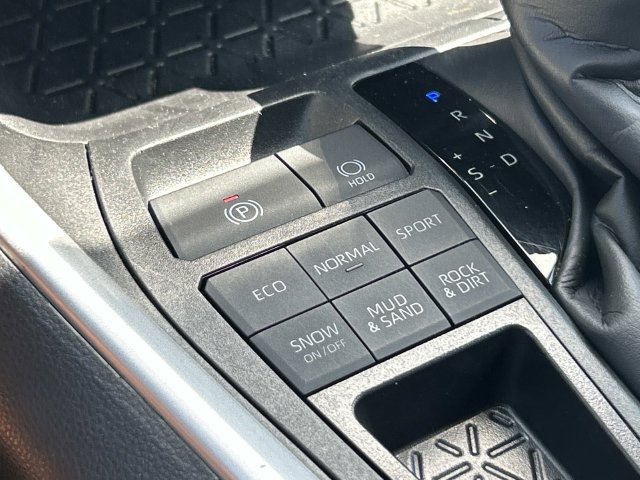 Used 2025 Toyota RAV4 XLE AWD/4WD image 26