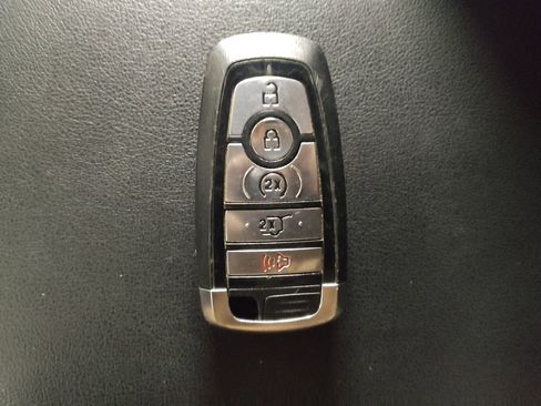 Used 2024 Ford Edge Titanium image 32