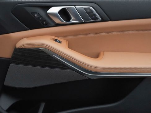 Certified 2026 BMW X7 xDrive40i w/ M Sport Package image 31