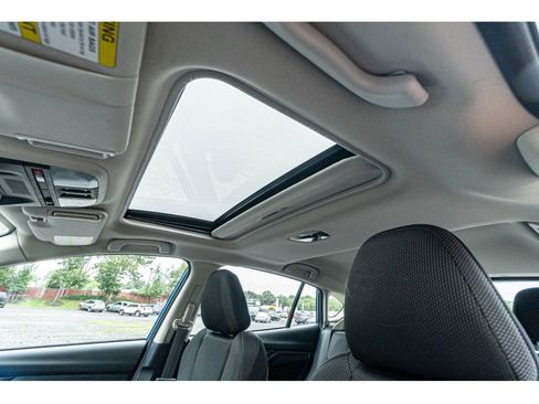 Used 2017 Subaru Impreza 2.0i Premium image 11