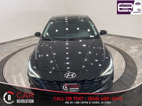 Used 2022 Hyundai Elantra SEL w/ Convenience Package FWD image 2