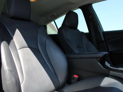 Used 2018 Toyota Prius Prime Premium FWD image 9