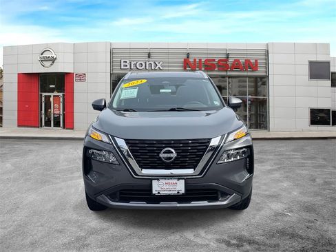 Used 2023 Nissan Rogue SL w/ SL Premium Package image 2