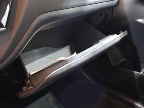 Used 2018 Toyota Corolla LE w/ Carpet Mat Package (TMS) FWD image 29