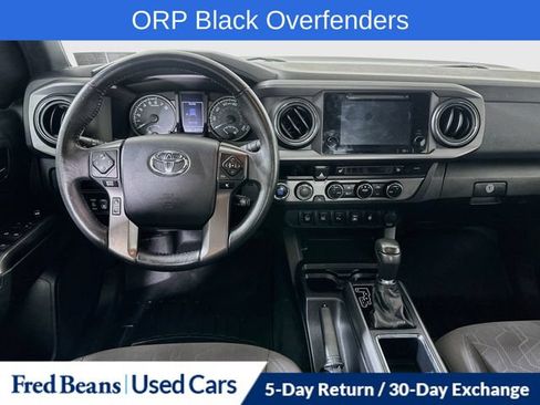 Used 2017 Toyota Tacoma TRD Off-Road w/ Premium & Technology Package AWD/4WD image 29